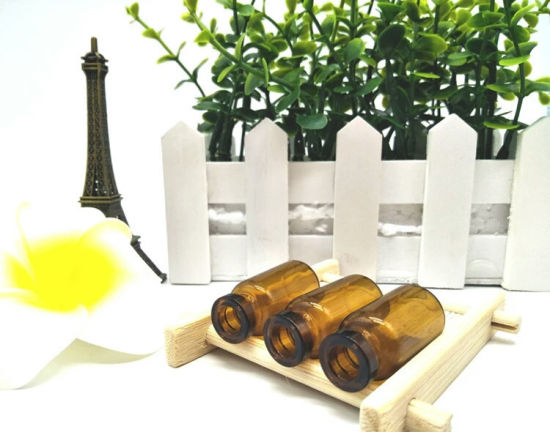 Hot Selling High Quality Fancy 30ml White Colorful Glass Dropperround Olive Oil Glass Bottle with The Bamboo Caps