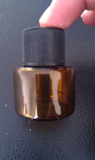 Mini Screwed Amber Bottle for Cosmetic
